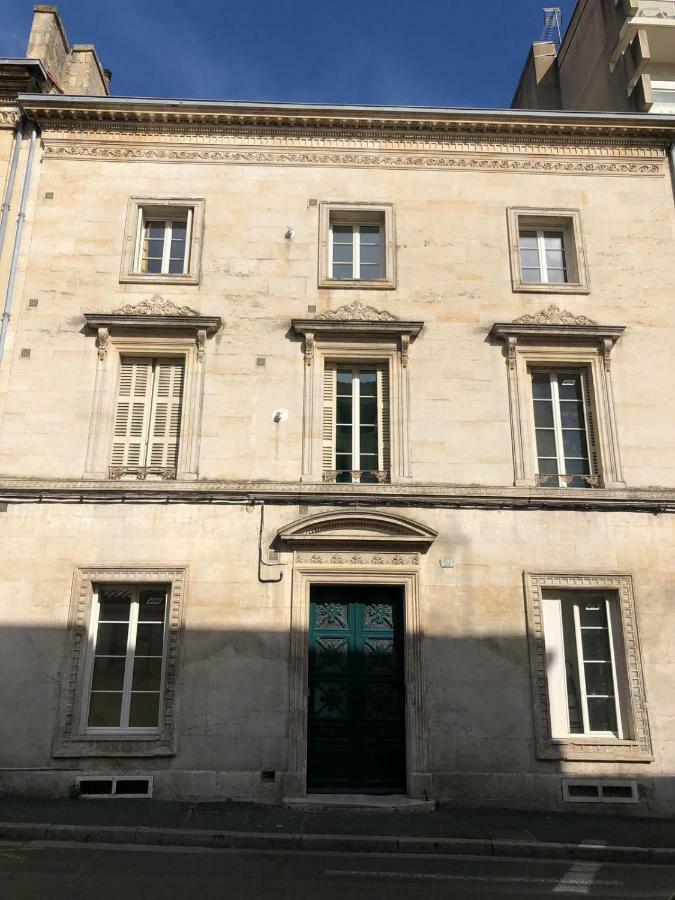 La Cabane Centre La Breche Wifi Calme Linge De Pressing Niort Dış mekan fotoğraf